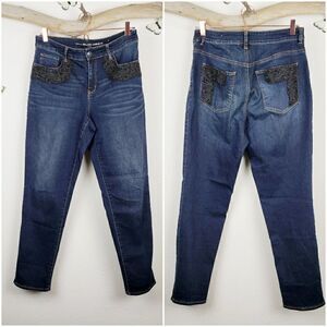 Chicos platinum relaxed ankle jeans w/ black lace